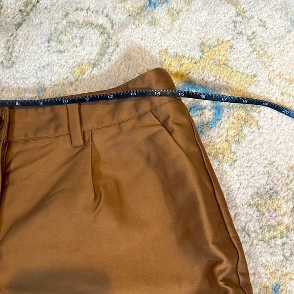 ⭐️H&M,Rich Tan Shorts,Cuffed w/Pockets, EUC, Dress Up or Down, Size 8 - Picture 11 of 11